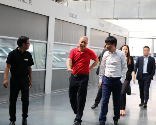 一汽-大眾奧迪銷售事業部執行副總經理荊青春先生到訪四川華星名仕奧迪_騰凱融資租賃