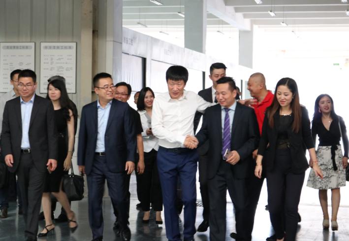 一汽-大眾奧迪銷售事業部執行副總經理荊青春先生到訪四川華星名仕奧迪_騰凱融資租賃